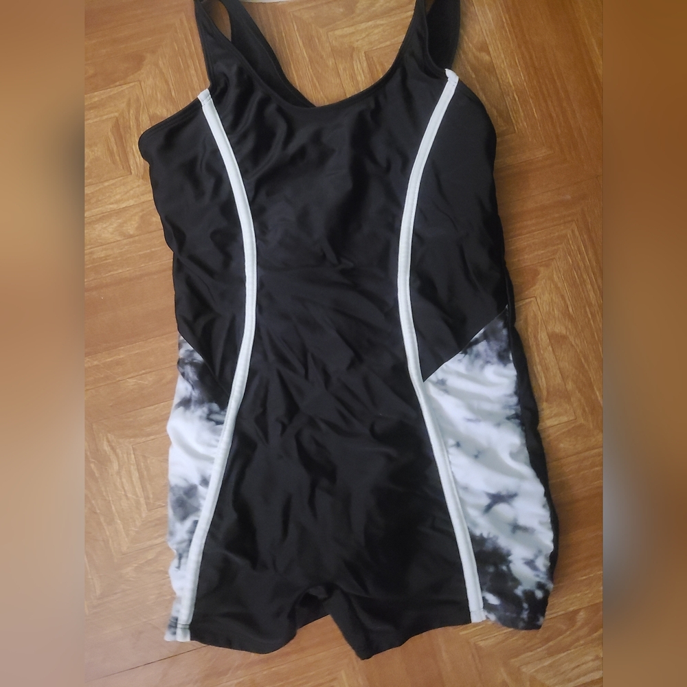 SHEIN Black and White Swimsuit Small